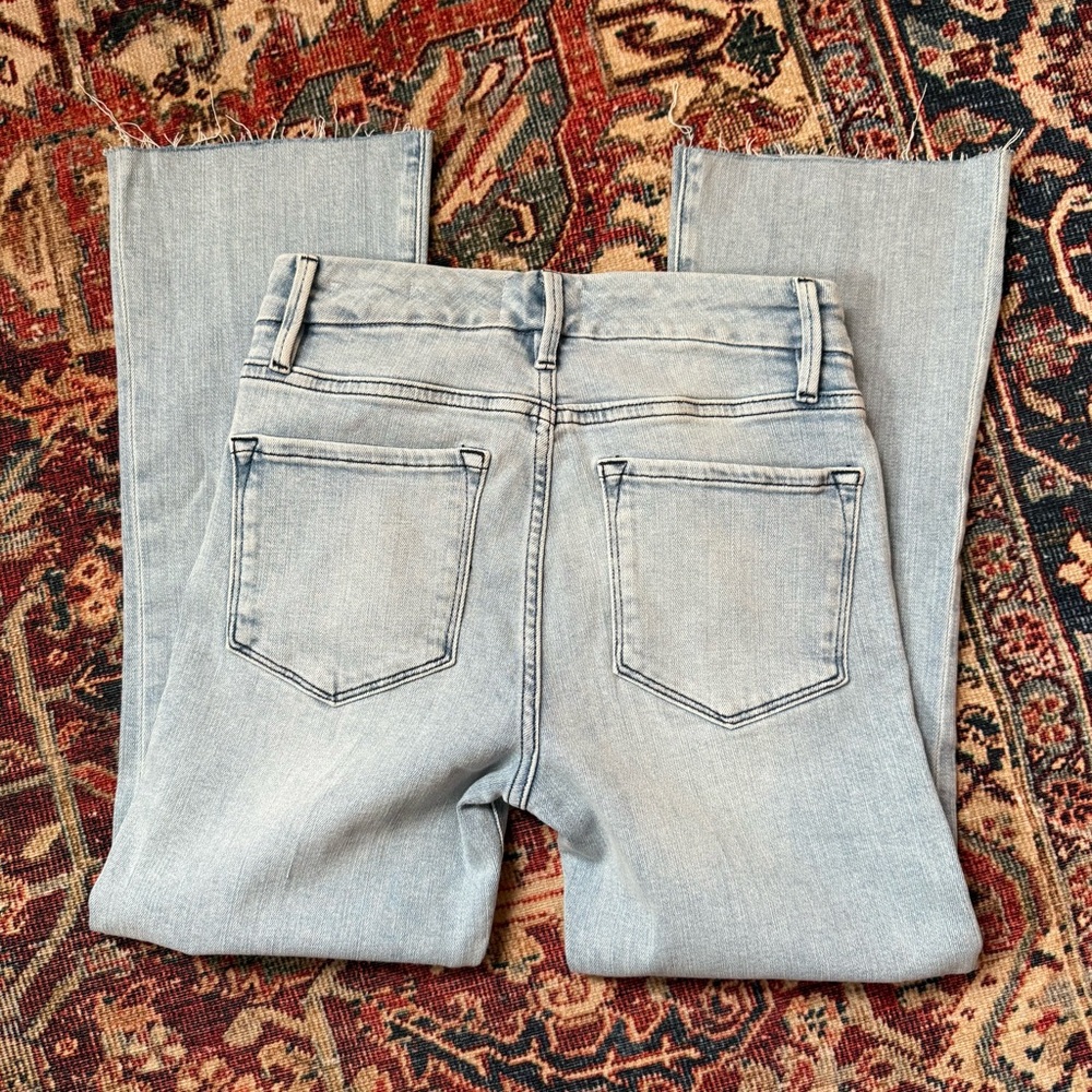 Frame Le Crop Mini Boot in Light Wash - Picture 4 of 8